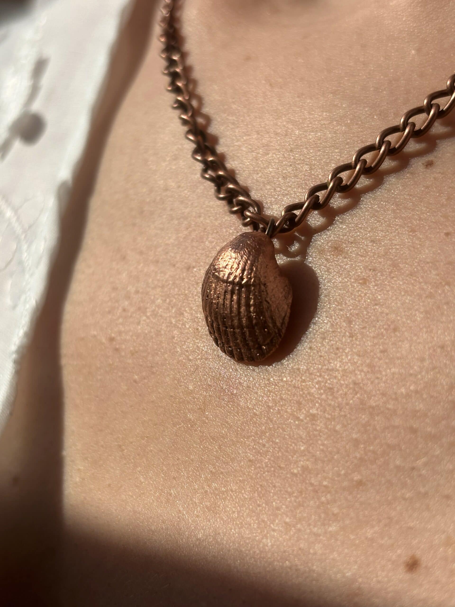 Naszyjnik muszelka miedziana, boho, talizman - zdjecie czwarte